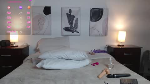 Snapshot of lucy_joi chatting on February 9, 9:05 am Luciana online show from February 9, 9:05 am