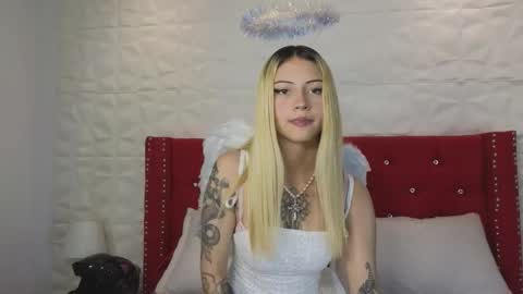 PINK online show from October 31, 7:14 pm