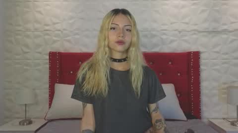 PINK online show from October 5, 8:49 pm