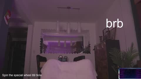 Snapshot of lucyallenx chatting on January 24, 3:32 am Lucy Alien online show from January 24, 3:32 am