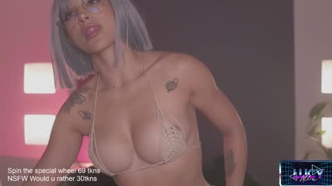 Snapshot of lucyallenx chatting on February 20, 12:41 am Lucy Alien online show from February 20, 12:41 am