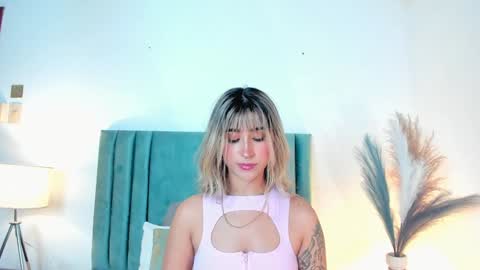 LucyJhonsonn online show from January 30, 1:00 am