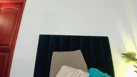 LucyJhonsonn online show from December 27, 4:04 am