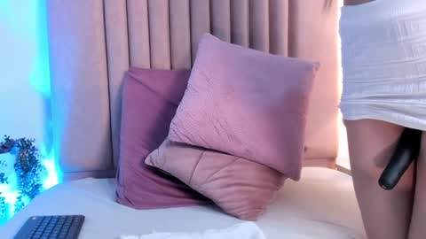 LucyJhonsonn online show from December 20, 4:09 am