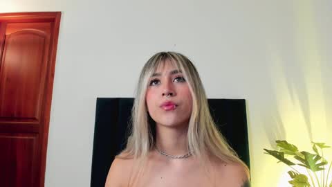 LucyJhonsonn online show from December 27, 1:00 am