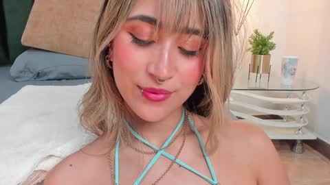LucyJhonsonn online show from February 2, 2:59 am