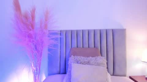 LucyJhonsonn online show from February 4, 1:12 am