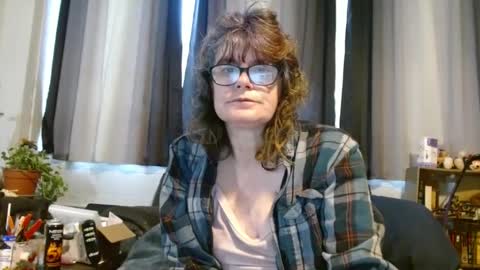 lucylling online show from February 19, 1:39 pm