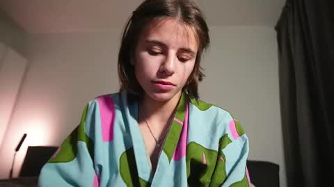 Snapshot of lucyrait chatting on December 1, 7:38 pm Lucy online show from December 1, 7:38 pm