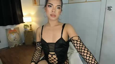 lucyvane online show from July 6, 6:10 pm