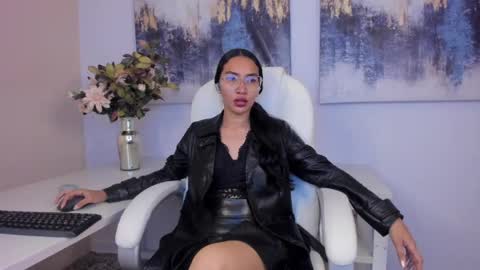 Lucy Liiu online show from May 28, 8:51 pm