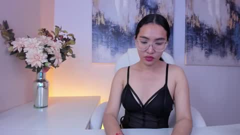 Lucy Liiu online show from March 12, 9:51 pm