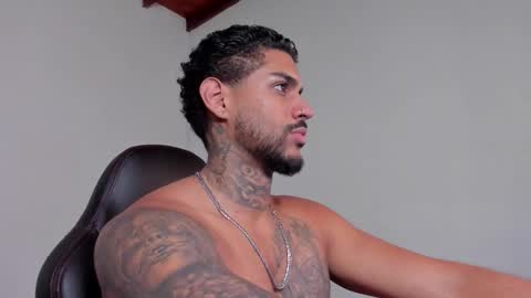 Luigi Vitale online show from December 18, 3:02 am