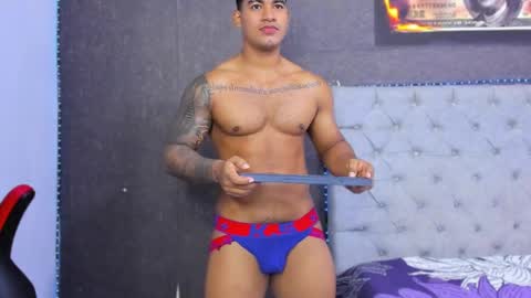 Luigi Independent model online show from April 17, 11:23 am