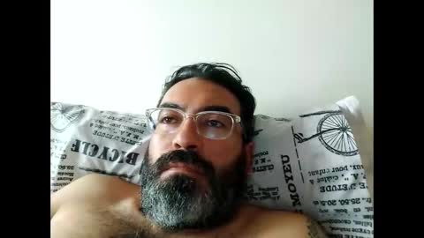 Snapshot of luis2988z chatting on December 22, 7:42 pm Hairyman online show from December 22, 7:42 pm