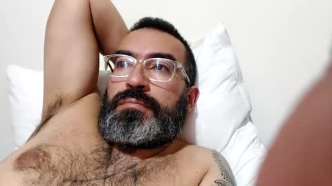 Snapshot of luis2988z chatting on January 30, 2:38 am Hairyman online show from January 30, 2:38 am