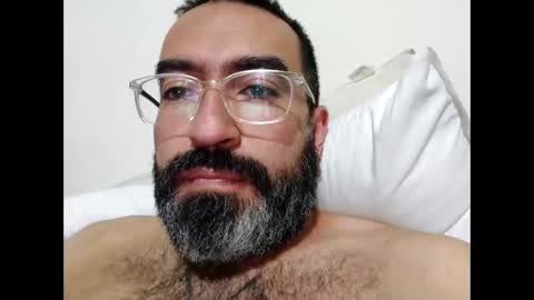 Snapshot of luis2988z chatting on February 20, 4:28 am Hairyman online show from February 20, 4:28 am