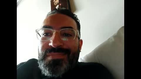 Snapshot of luis2988z chatting on January 5, 4:38 pm Hairyman online show from January 5, 4:38 pm