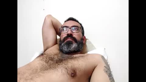 Snapshot of luis2988z chatting on March 10, 1:12 am Hairyman online show from March 10, 1:12 am