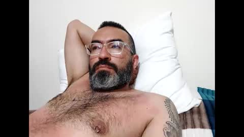 Snapshot of luis2988z chatting on January 21, 3:48 am Hairyman online show from January 21, 3:48 am