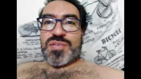 Snapshot of luis2988z chatting on September 16, 4:48 am Hairyman online show from September 16, 4:48 am