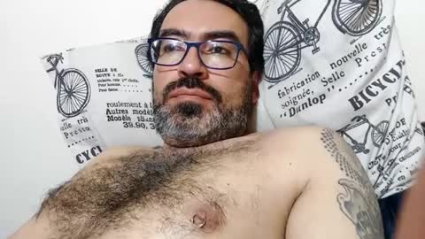 Snapshot of luis2988z chatting on September 19, 3:43 am Hairyman online show from September 19, 3:43 am
