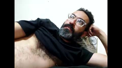 Snapshot of luis2988z chatting on December 16, 12:59 am Hairyman online show from December 16, 12:59 am