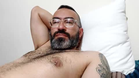 Snapshot of luis2988z chatting on January 13, 4:50 am Hairyman online show from January 13, 4:50 am
