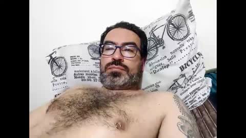 Snapshot of luis2988z chatting on September 20, 3:53 am Hairyman online show from September 20, 3:53 am