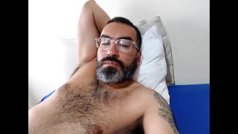 Snapshot of luis2988z chatting on February 17, 12:49 pm Hairyman online show from February 17, 12:49 pm