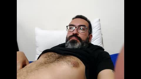 Snapshot of luis2988z chatting on March 2, 9:54 pm Hairyman online show from March 2, 9:54 pm