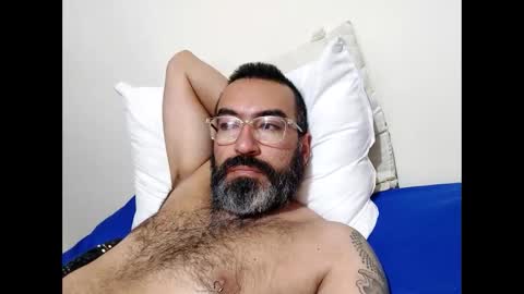 Snapshot of luis2988z chatting on February 2, 3:32 am Hairyman online show from February 2, 3:32 am