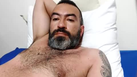 Snapshot of luis2988z chatting on January 21, 10:30 am Hairyman online show from January 21, 10:30 am
