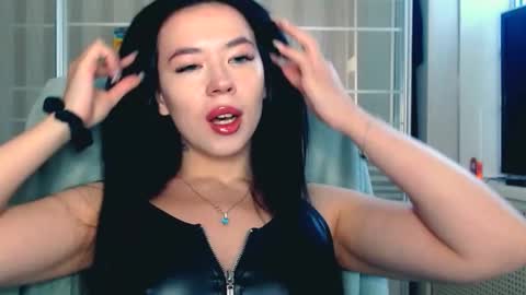 luisa lovedom online show from September 27, 9:51 am