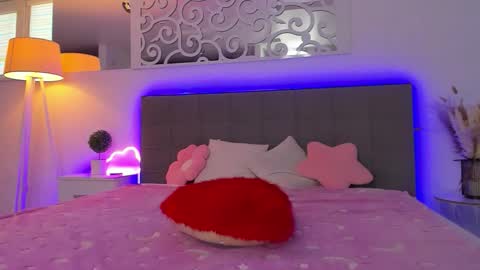 LuisaClover online show from February 1, 1:19 pm