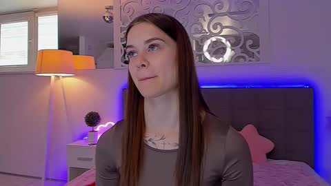 LuisaClover online show from April 17, 12:18 pm