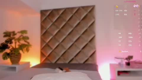 L U I S A online show from September 22, 9:19 pm