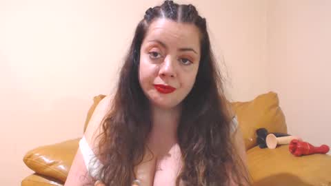Snapshot of luisahornydoll chatting on February 17, 12:43 am Cassie online show from February 17, 12:43 am