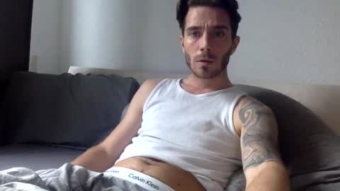 Snapshot of luisbadx chatting on December 28, 12:56 pm Luis Badx online show from December 28, 12:56 pm