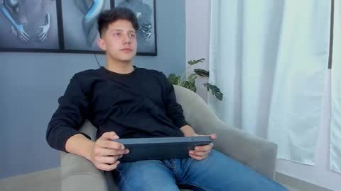 Luke Julien online show from October 22, 6:27 am