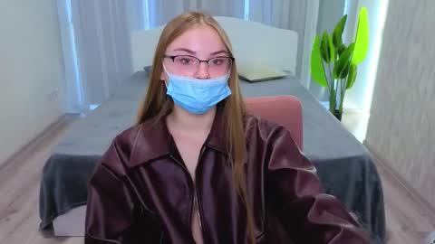 lukeriamoon online show from October 23, 6:04 am