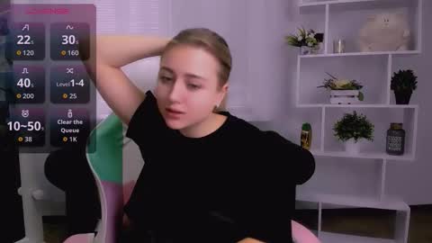 Lily online show from November 18, 7:55 am