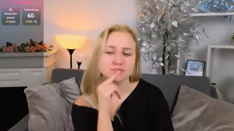 Lily online show from December 16, 9:54 pm