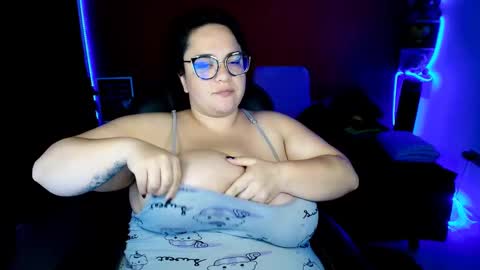 Snapshot of lulubigtitts chatting on February 20, 1:46 am LuluBigTitts online show from February 20, 1:46 am