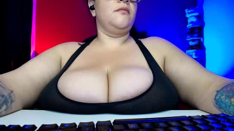 Snapshot of lulubigtitts chatting on September 9, 1:38 am LuluBigTitts online show from September 9, 1:38 am