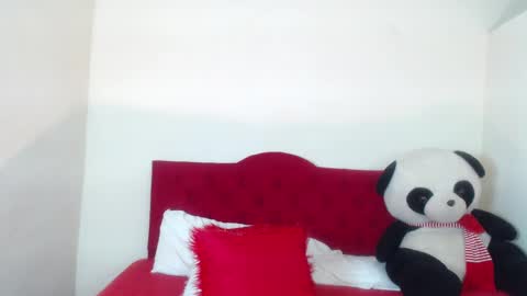Snapshot of luluu_08 chatting on February 25, 5:19 pm LULU online show from February 25, 5:19 pm