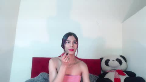 Snapshot of luluu_08 chatting on February 17, 3:11 pm LULU online show from February 17, 3:11 pm