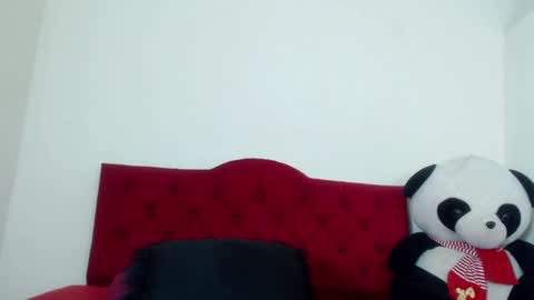 Snapshot of luluu_08 chatting on February 5, 6:37 pm LULU online show from February 5, 6:37 pm