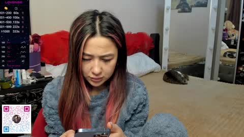 Snapshot of luluu_l chatting on December 12, 2:04 am luluu_l online show from December 12, 2:04 am