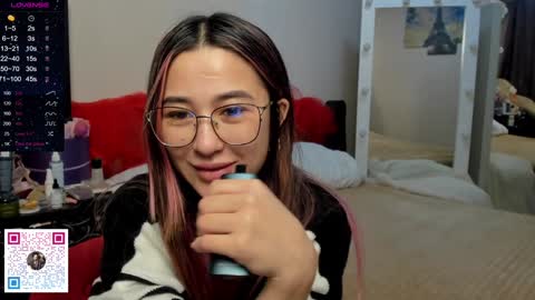 Snapshot of luluu_l chatting on December 15, 3:13 am luluu_l online show from December 15, 3:13 am